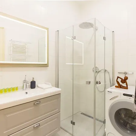 Spacious Downtown Apt #balcony @hipster Nbrhd Apartment Prag
