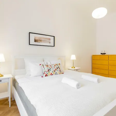 Spacious Downtown Apt #balcony @hipster Nbrhd Prag